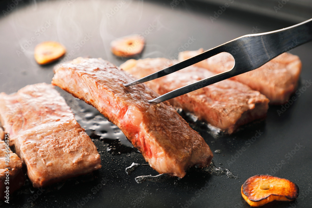 和牛 サーロインステーキ Sirloin steak(Wagyu beef) 和牛 サーロインステーキ Sirloin steak(Wagyu beef)