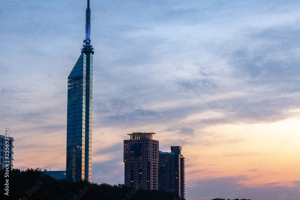 Fototapeta premium 都会 風景 夕日 現代 都市