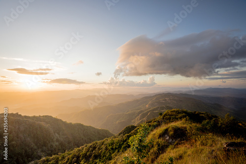 Cuadro en lienzo The sea of fog with forests and mountains valley ,beautiful in nature landscape