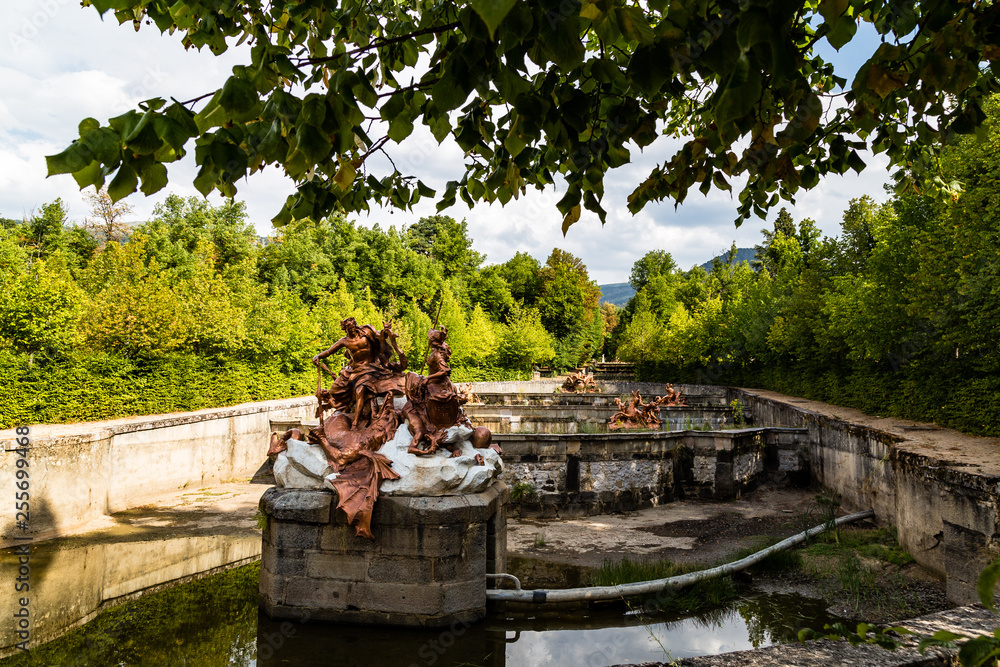 Sept 2018 - La Granja de San Ildefonso, Segovia, Spain - Fuente de Apolo y Minerva in the gardens of la Granja in Summer. The Royal Palace and its gardens were built during the reign of Felipe V Sept 2018 - La Granja de San Ildefonso, Segovia, Spain - Fuente de Apolo y Minerva in the gardens of la Granja in Summer. The Royal Palace and its gardens were built during the reign of Felipe V