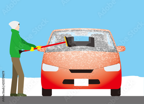 自動車のフロントガラスについた霜をスクイージーで除去する