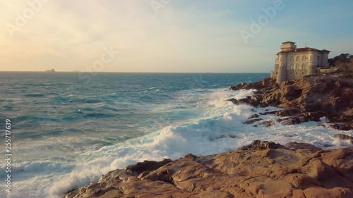 La furia e la perseveranza del mare, una potenza incontrollabile che domina sull'uomo. photo