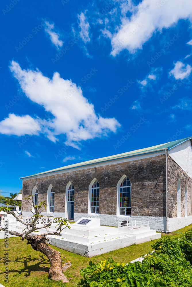 Obraz premium Christian Church of the Cook Islands in Avarua, Rarotonga. Burial place on the territory of the church. Vertical.