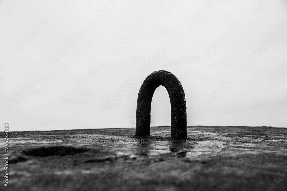 Fototapeta premium a big metal loop