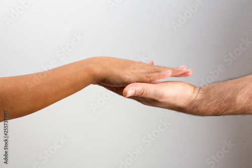 Hold hand, congratulate © engin
