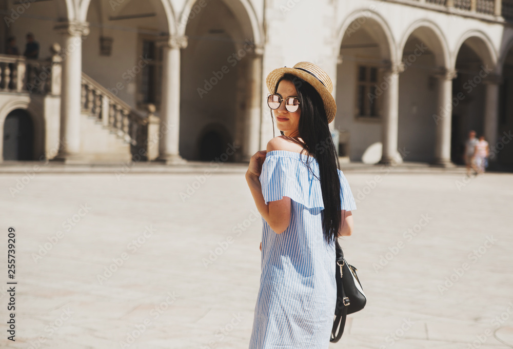 Obraz premium woman with hat posing in old europe city