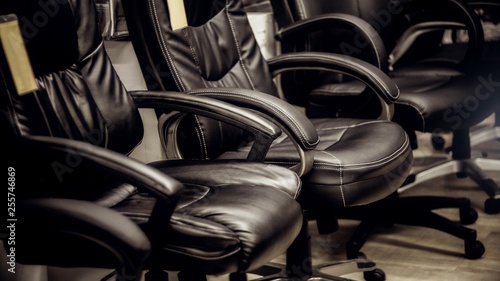 store luxury office leather chairs.