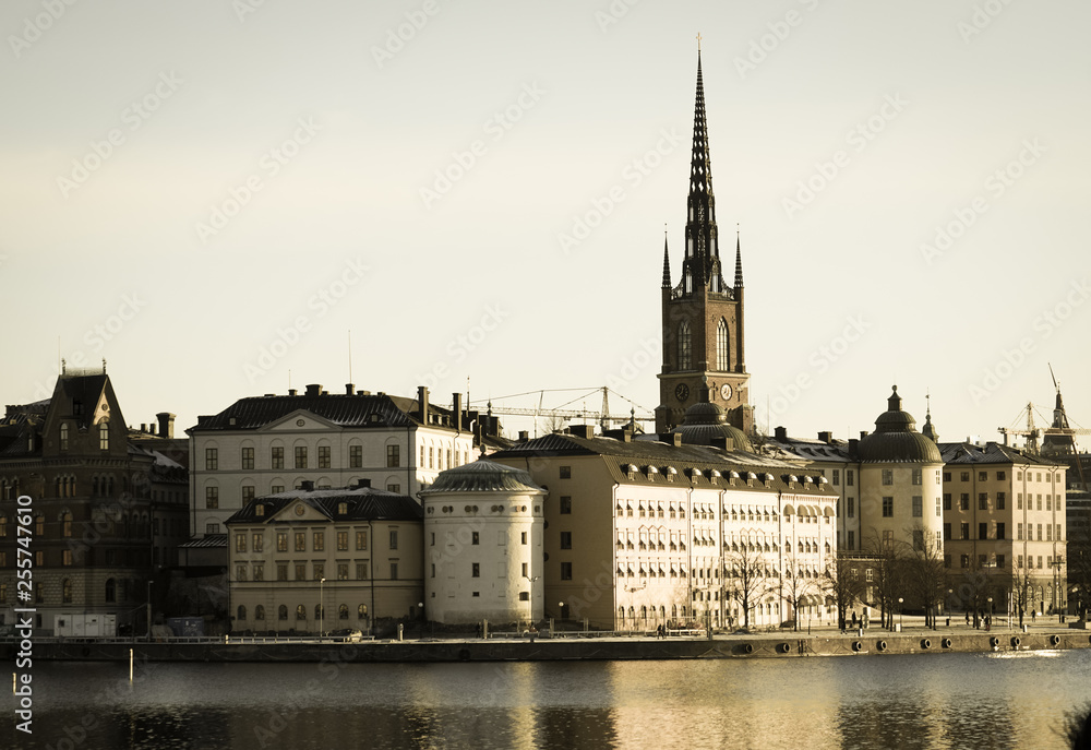 Fototapeta premium ストックホルムの街並みと朝焼け
