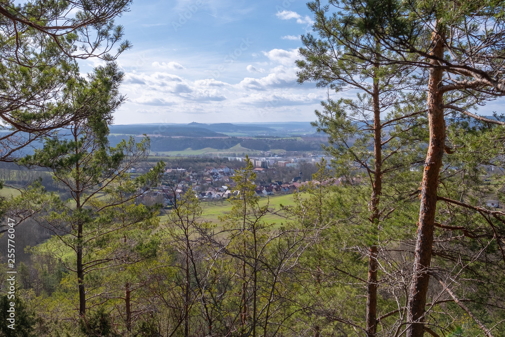 Blick von Kluges Oberweg über Drackendorf und Jena Lobeda Ost in Richtung Leuchtenburg