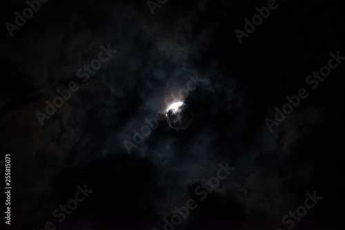 Obraz na płótnie Moon through the clouds at night, super moon w salonie