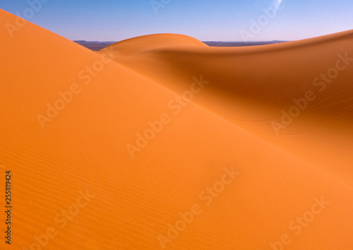 Die W  ste Sahara von seiner sch  nsten Seite. Faszinierend W  stenlandschaft im S  den von Marokko