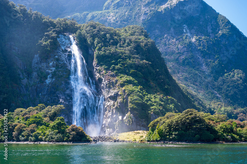 Fototapeta Naklejka Na Ścianę i Meble -  waterfall and mountains