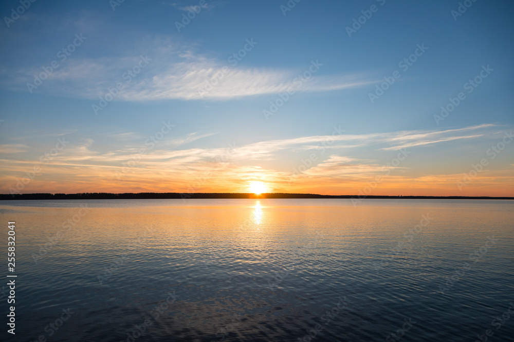 Obraz premium sunset on the lake