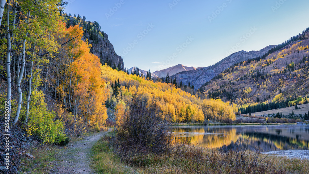 Alpine Trail - Autumn sunrise at Crystal Lake - Million Dollar Highway - Colorado