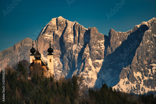 Kirche in den Alpen