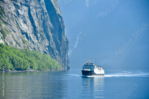 travel by ferry in geiranger norway