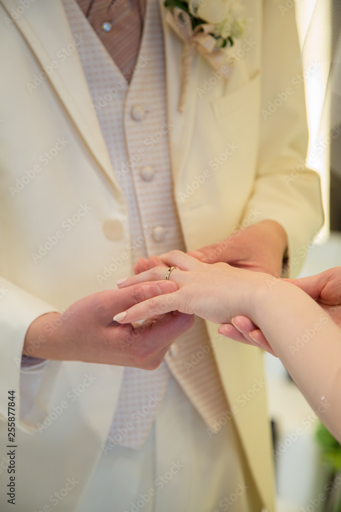 Obraz premium 指輪交換 チャペル ウェディング 結婚式 ブライダル
