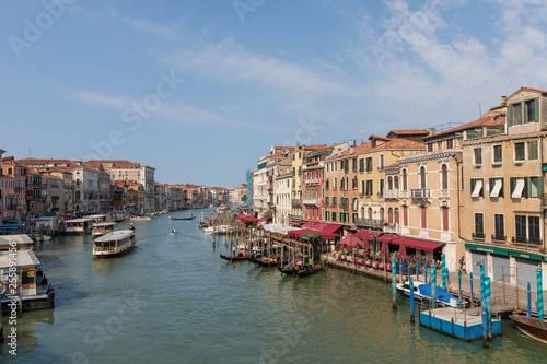 Panoramic view of Grand Canal (Canal Grande) from Rialto Bridge © TravelFlow