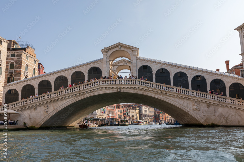 Panoramic view of Rialto Bridge (Ponte di Rialto)
