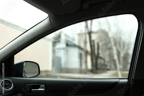 Fotografía Side window of modern car, view from inside