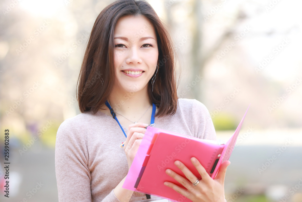 女性社員イメージ 女性社員イメージ