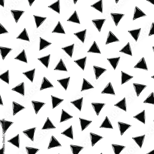 Doodle pattern with triangl...