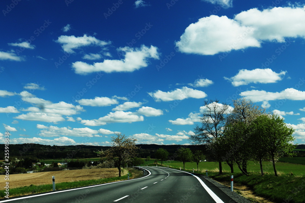 Fototapeta premium チェコ ボヘミア高原 ドライブ
