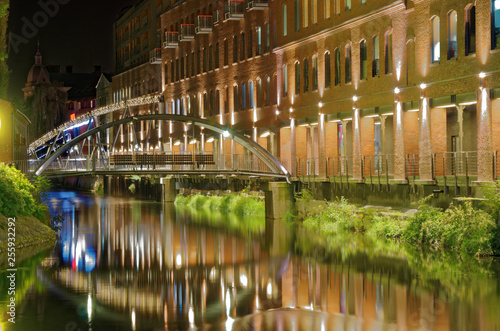 Fototapeta Naklejka Na Ścianę i Meble -  Bielsko-Biała - Galeria Sfera nocą