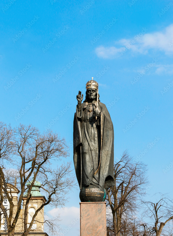 Fototapeta premium NOWY WISNICZ, POLAND - APRIL 09, 2017: Big Black Jesus King statue in front of the city church