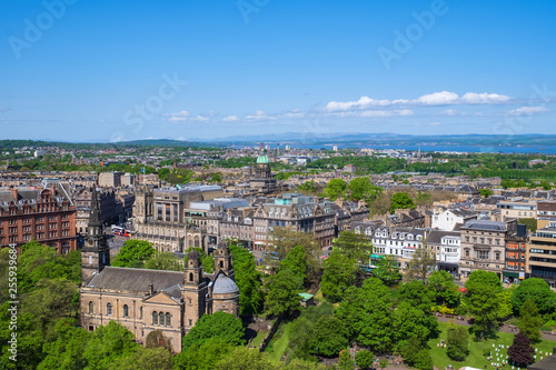 Panorama von Edinburgh mit der Kirche St. Cuthbert