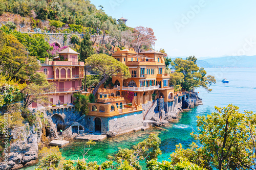 Canvas Print Beautiful sea coast with colorful houses in Portofino, Italy