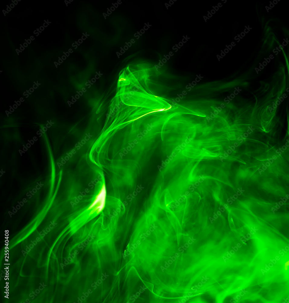 Obraz premium Green smoke on black background