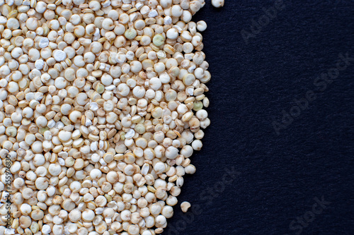 Fotografie quinoa croup  on black surface close up