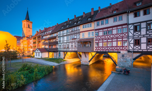 Obraz na płótnie Historic city center of Erfurt with famous Krämerbrücke bridge illuminated at twilight, Thüringen, Germany w salonie