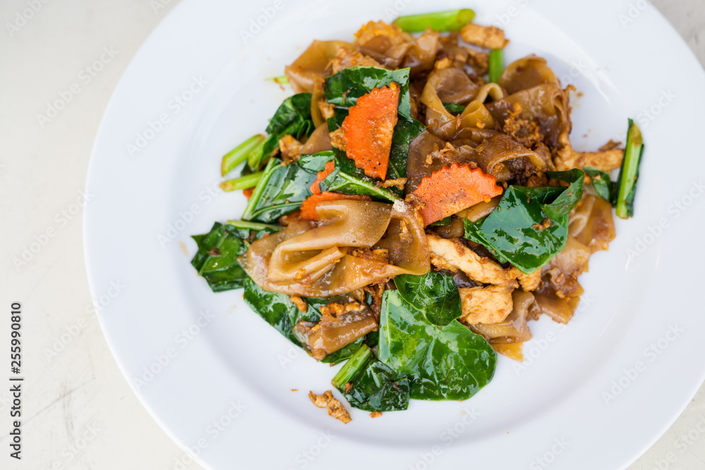 Thai fried chicken wide noodle Thai fried chicken wide noodle