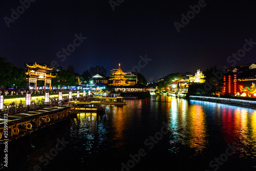 Canvas Print Nanjing, Jiangsu, China: Qin Huai river in the area around Confucius temple scen