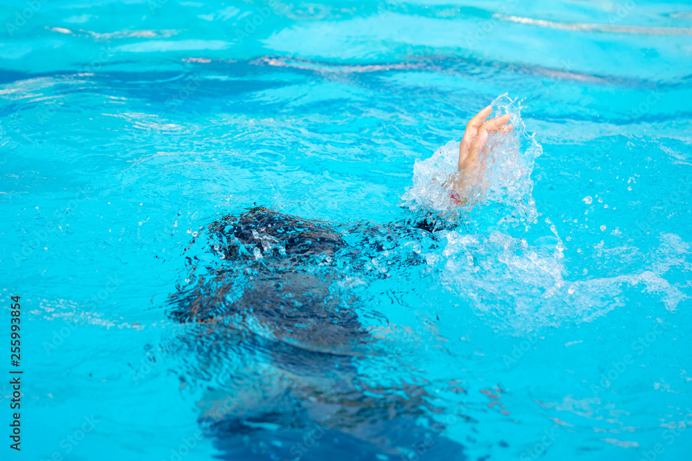 Obraz premium Boy playing water