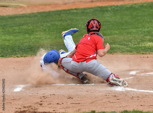 Canvas Print High School baseball players competing in a game