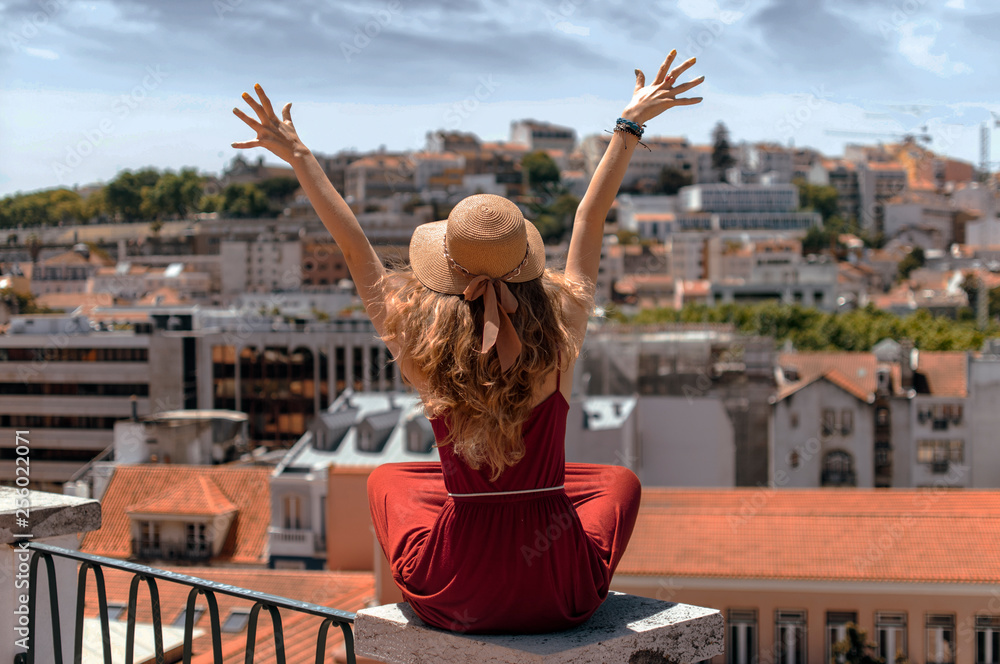 Φωτογραφία Young traveling woman walking on the streets of Lisbon city and looking at beaut