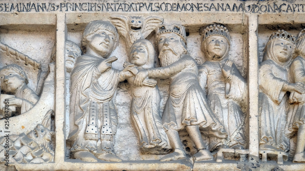 Scenes from the life of St. Geminianus : The liberation from the devil of the daughter of  Byzantine emperor Jovian, bass relief by Wiligelmo, Modena Cathedral, Italy