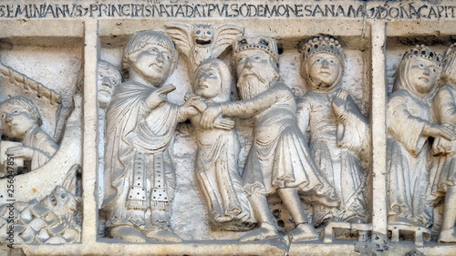 Scenes from the life of St. Geminianus : The liberation from the devil of the daughter of Byzantine emperor Jovian, bass relief by Wiligelmo, Modena Cathedral, Italy