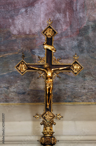 Fototapeta Cross on the altar of Saint Jerome in Zagreb cathedral