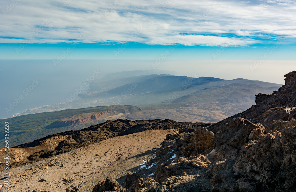Obraz premium Spectacular volcanic landscape with ocean carving into coastline.