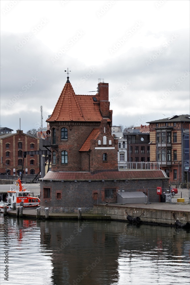 Das Backsteinhaus im Hafen Das Backsteinhaus im Hafen