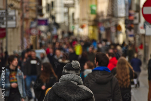 Wallpaper Mural A man with his back turned against the blurry crowd of people in the city. Torontodigital.ca