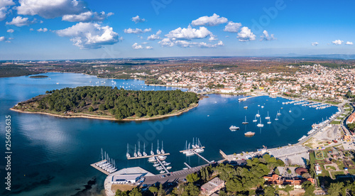 Fotografía Aerial shot of Medulin, a town in Croatia, popular tourist destinaion