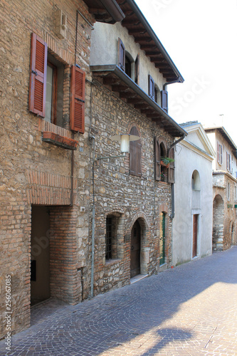 Old street in Sirmione on lake Garda © Inna