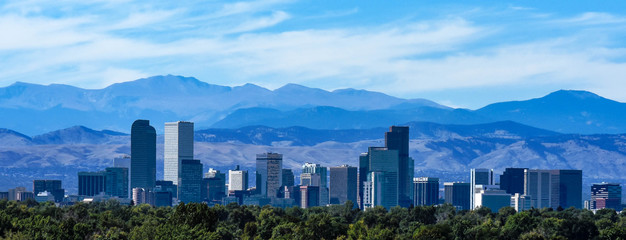Acrylglasbilder Skyline Denver Skyline mit Rocky Mountains  © fredb709