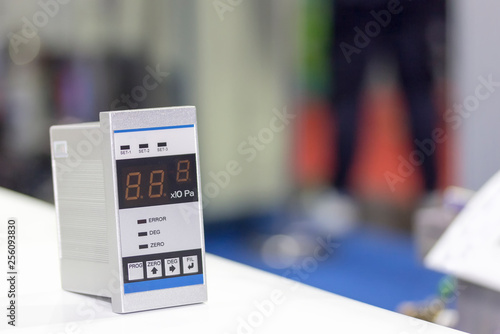 Close up high accuracy and precision Single electric vacuum gauge for pressure measuring of industrial on table