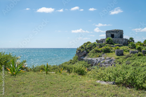 Tulum. Mar  ruinas